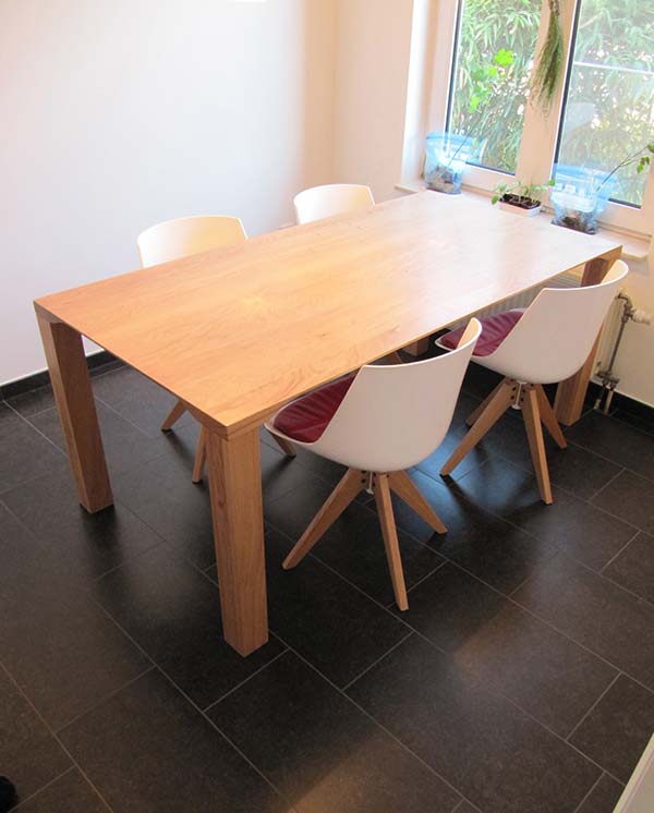 design-houten-tafel-afgeschuinde-tafelrand