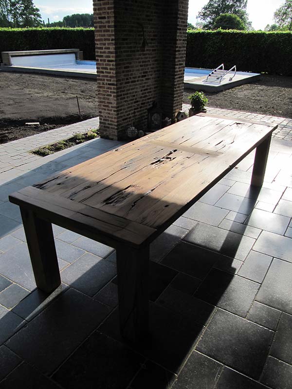 eiken-tafel-gerecupereerd-hout-rustiek
