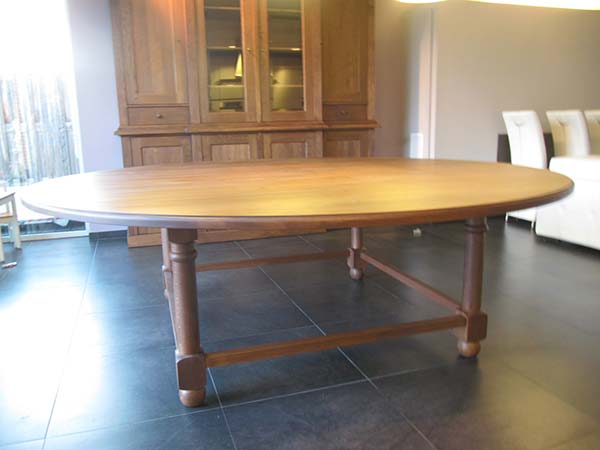 breed-onderstel-ronde-tafel