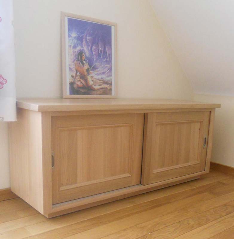 lage-houten-wandkast-shuifdeuren