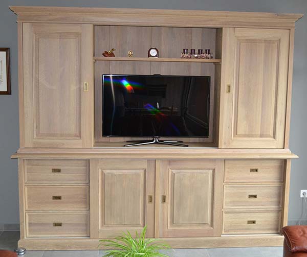 eiken-vitrinekast-TV
