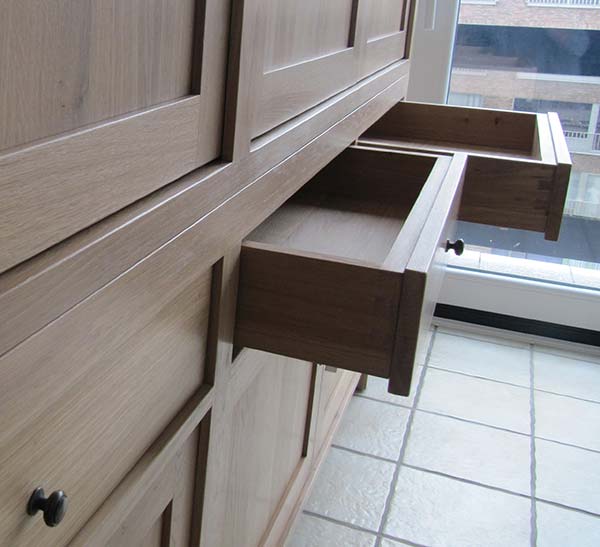 massief-houten-opbergkast-laden